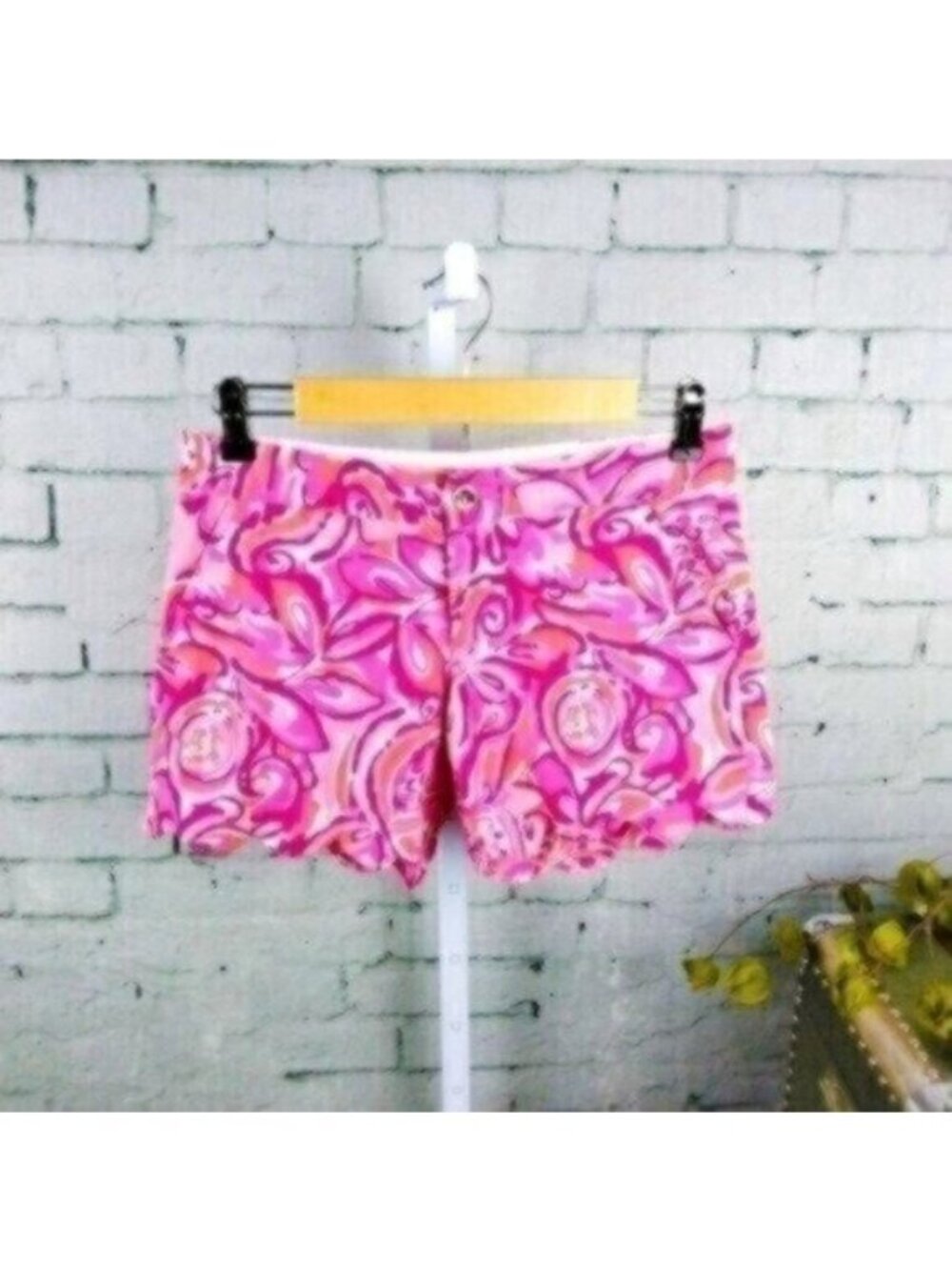 Lilly Pulitzer Buttercup Scalloped Pink Shorts Size 0 - Picture 7 of 7